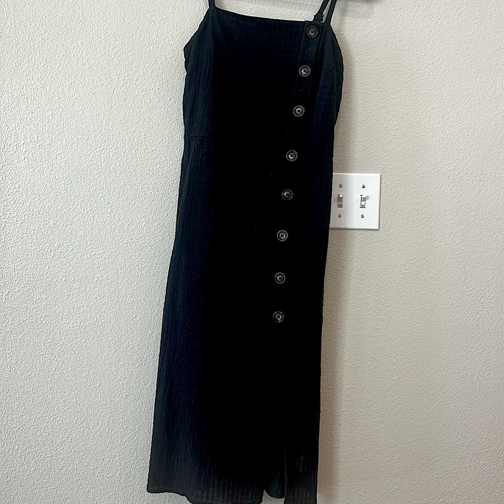 Universal Threads black muslin midi XSdress with faux buttons, adjustable straps